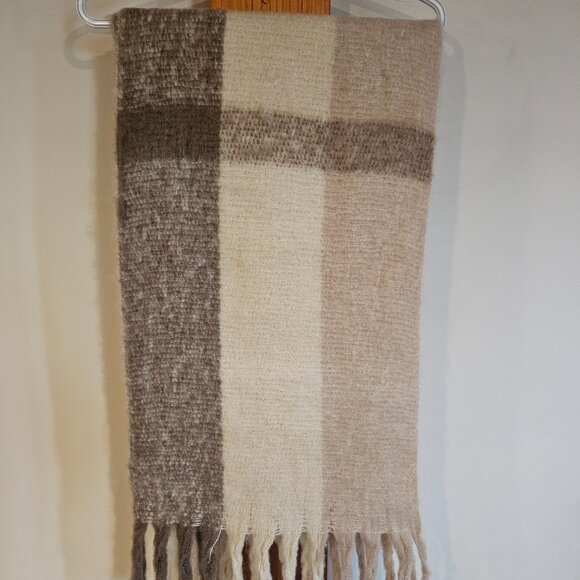 Steve Madden Winter Scarf - Picture 1 of 7